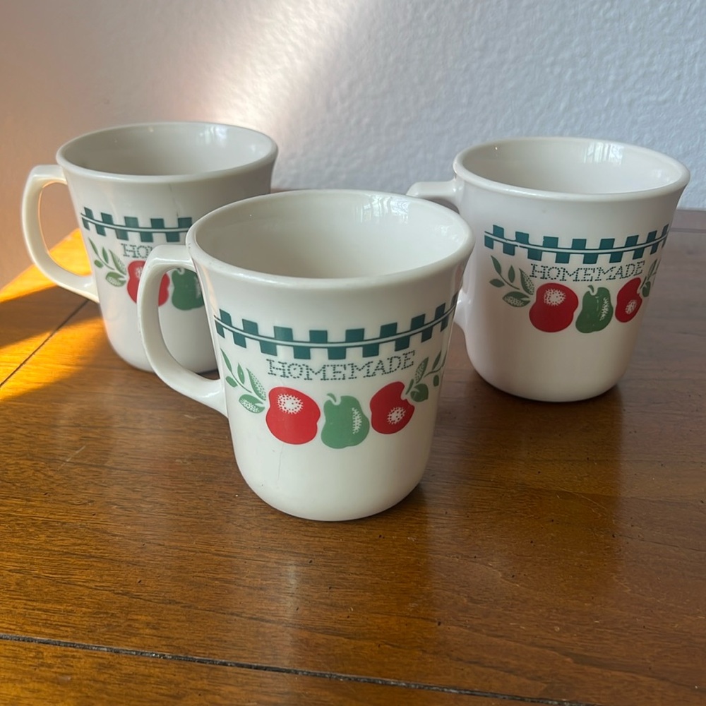Set of 3 Farm Fresh Coffee mugs by Corning